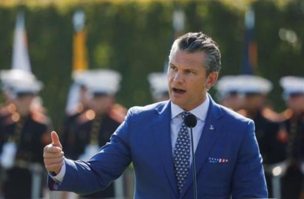 58配资 美媒称美军将领集结更像动员大会 聚焦军容与“勇士精神”